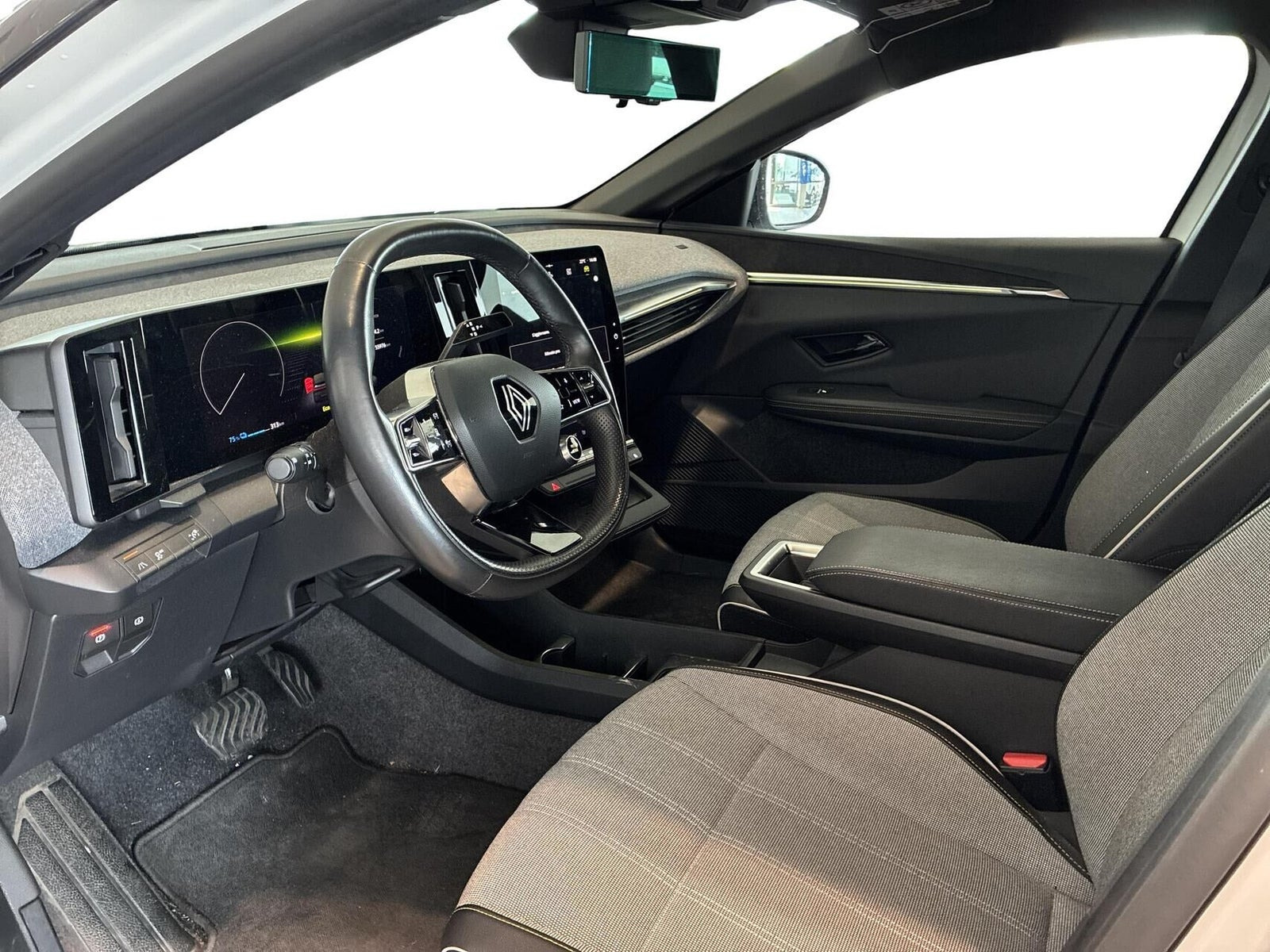 Hvid Renault Megane E-Tech fra 2023