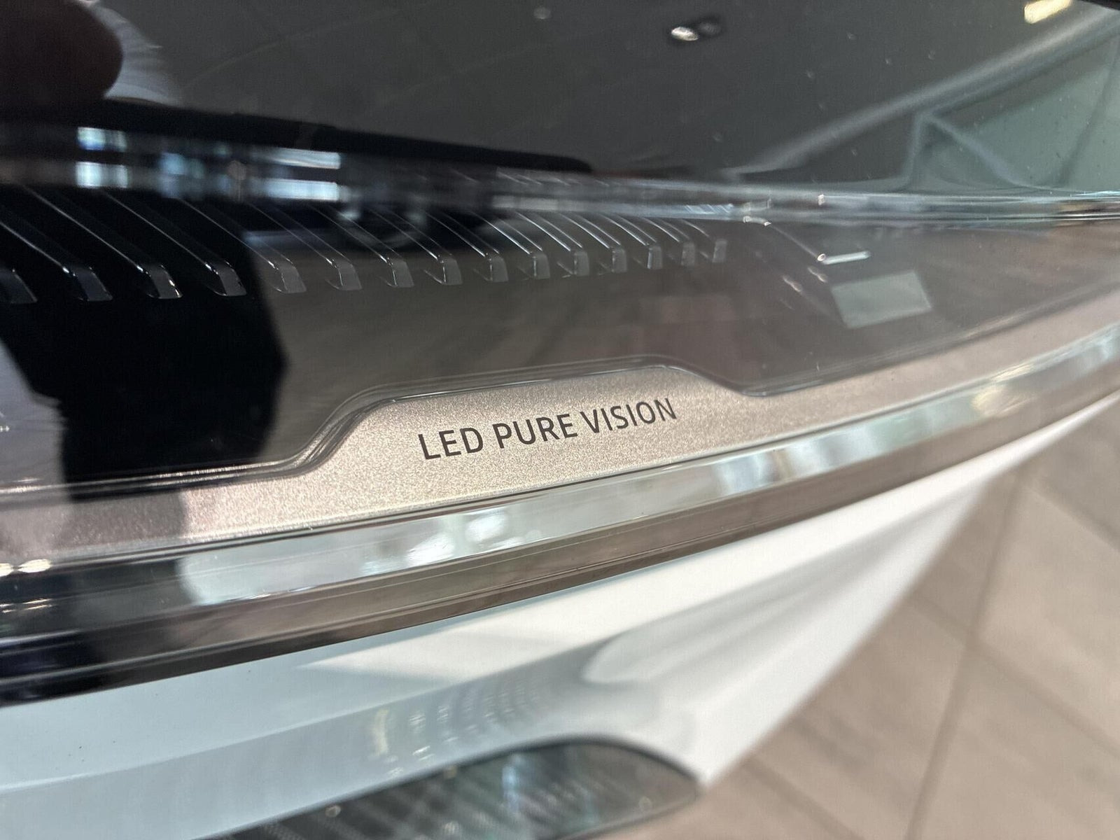 Hvid Renault Megane E-Tech fra 2023