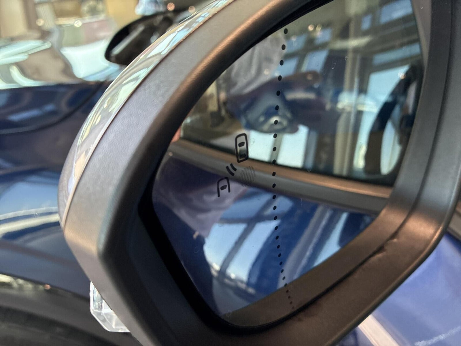Blå Renault Megane E-Tech fra 2022