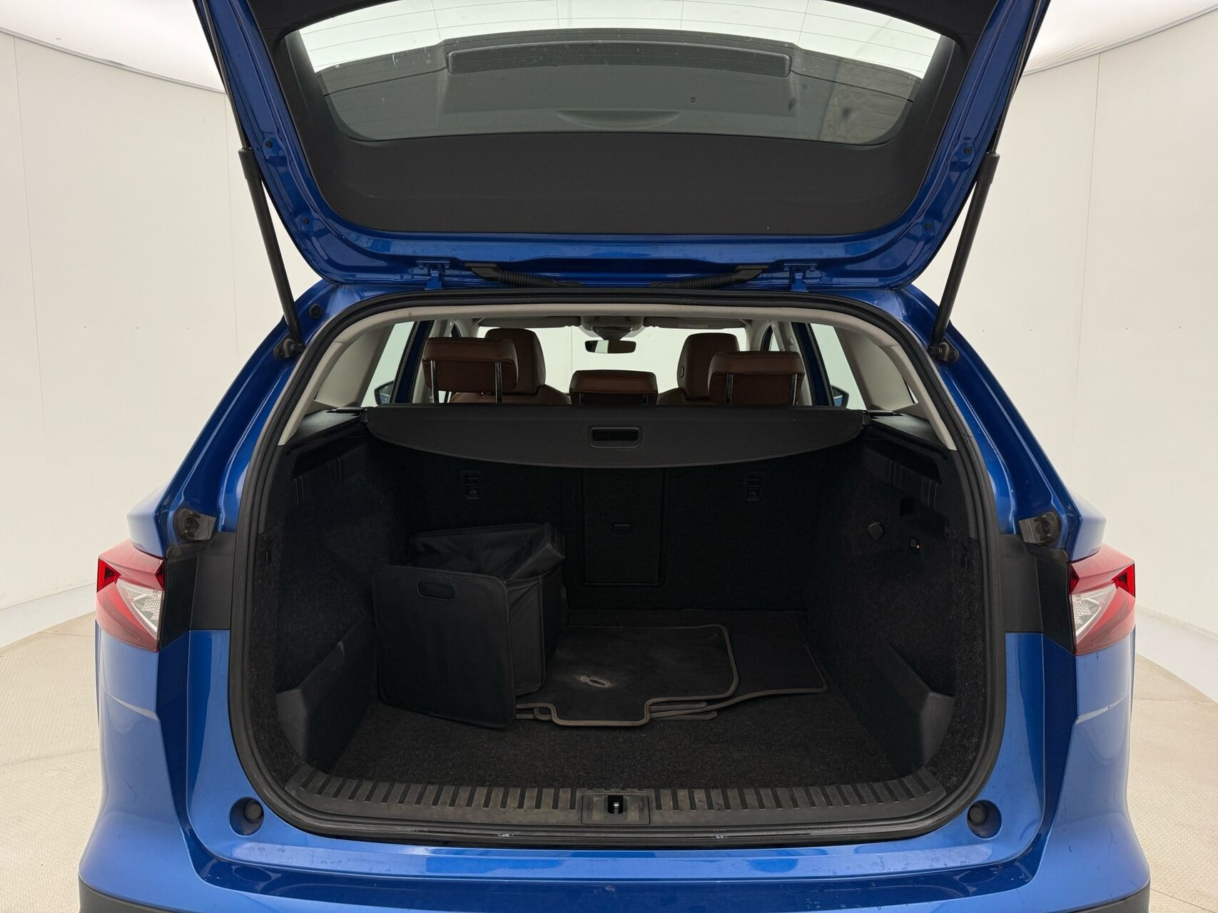 Blå Skoda Enyaq fra 2021