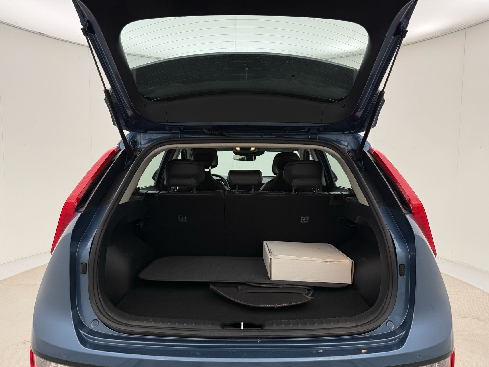 Blå Kia Niro EV fra 2024