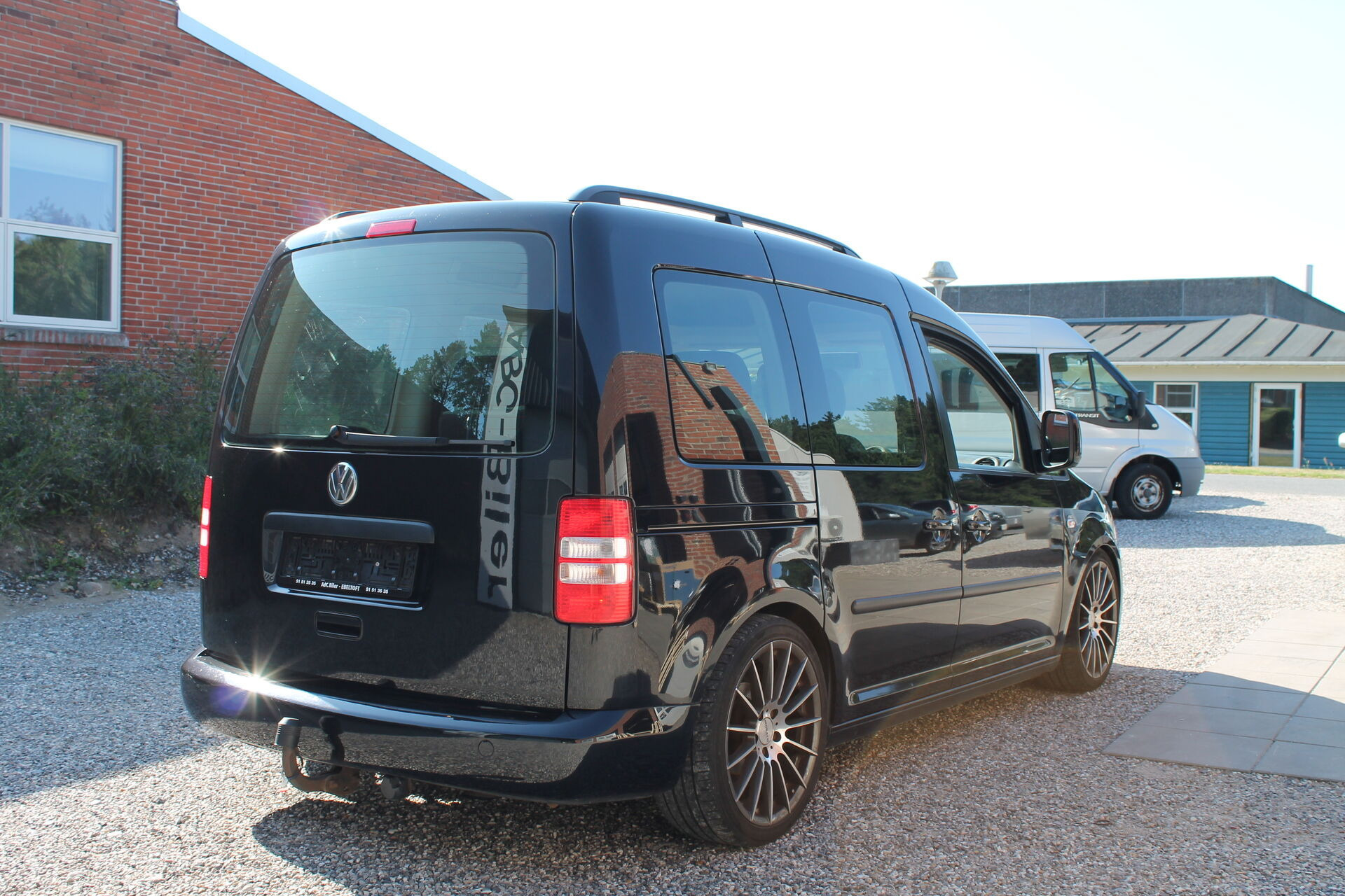 Sort VW Caddy fra 2011
