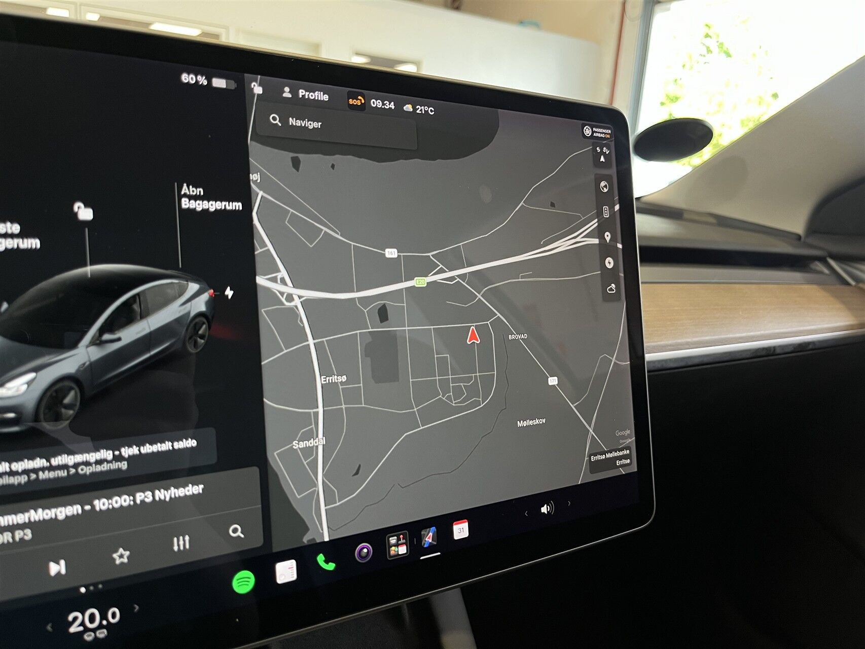 Grå Tesla Model 3 fra 2021