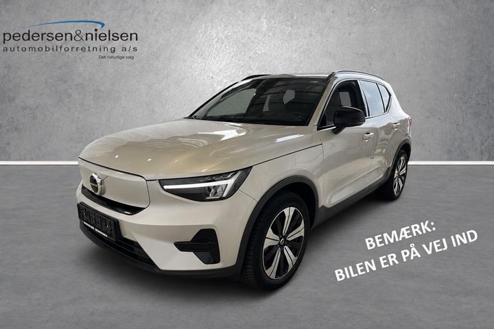 Sølv Volvo XC40 fra 2023