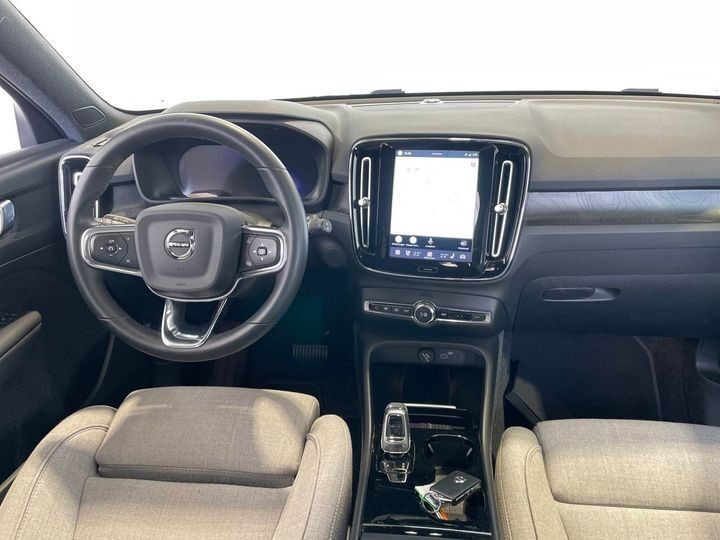 Sølv Volvo XC40 fra 2023