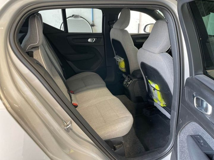 Sølv Volvo XC40 fra 2023