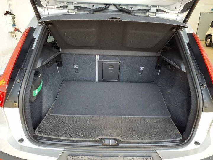 Sølv Volvo XC40 fra 2023