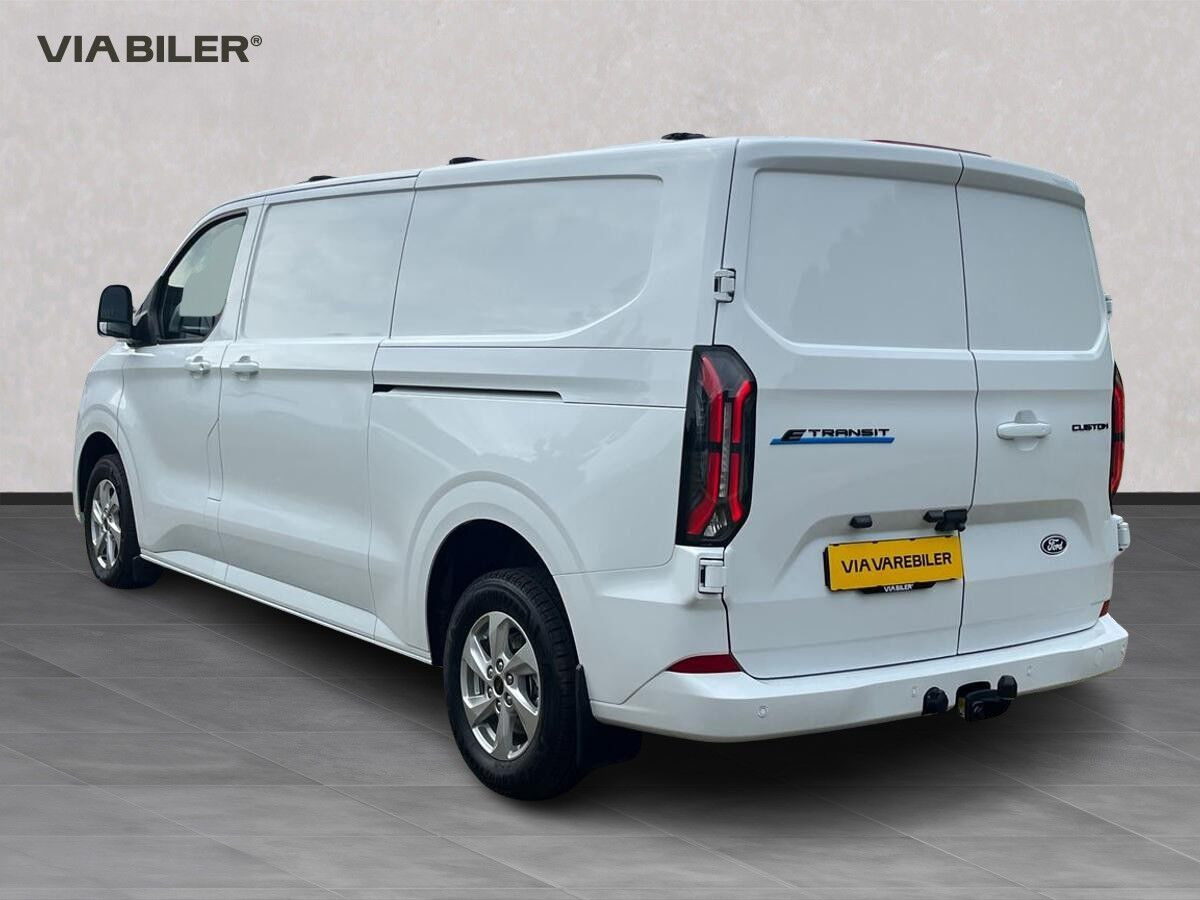Hvid Ford E-Transit Custom fra 2026