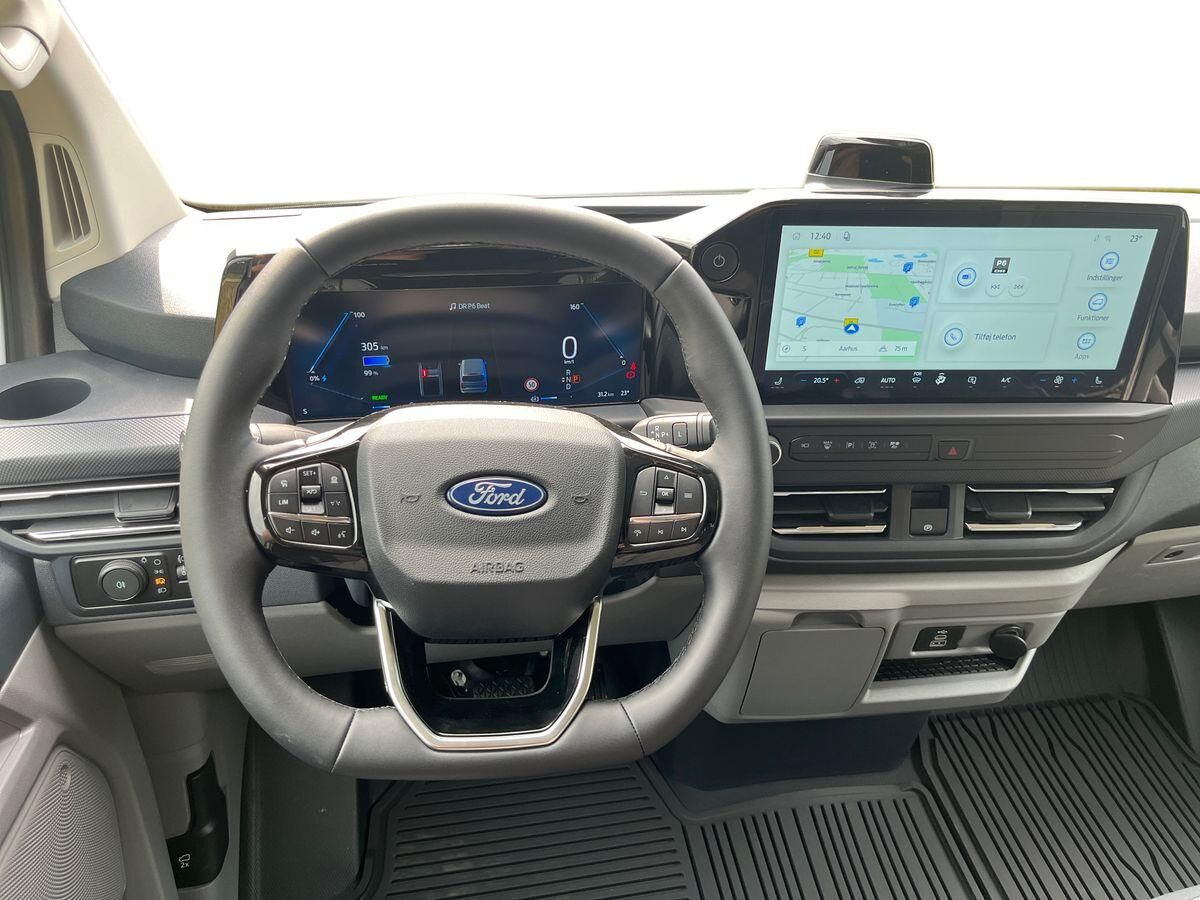 Hvid Ford E-Transit Custom fra 2026