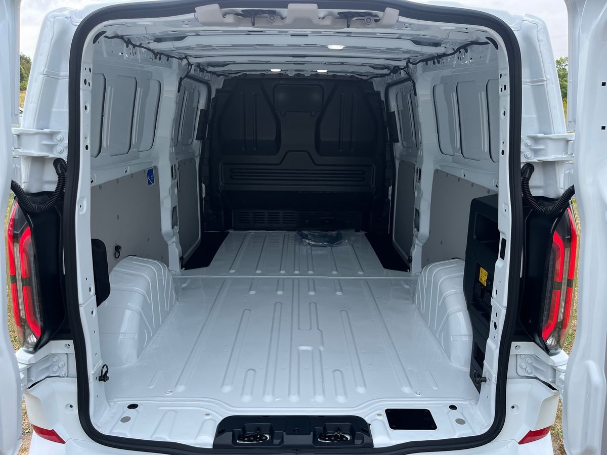 Hvid Ford E-Transit Custom fra 2026
