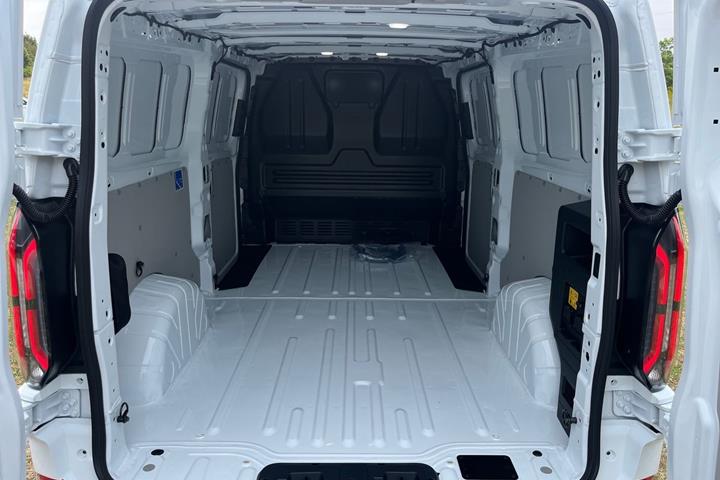 Hvid Ford E-Transit Custom fra 2026