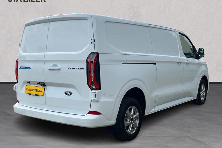 Hvid Ford E-Transit Custom fra 2026