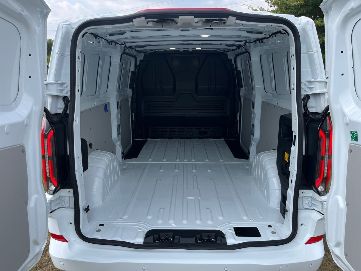 Hvid Ford E-Transit Custom fra 2026