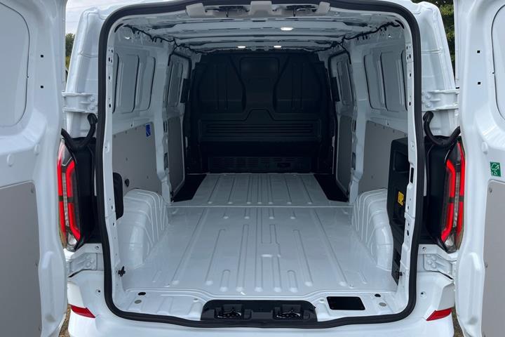 Hvid Ford E-Transit Custom fra 2026