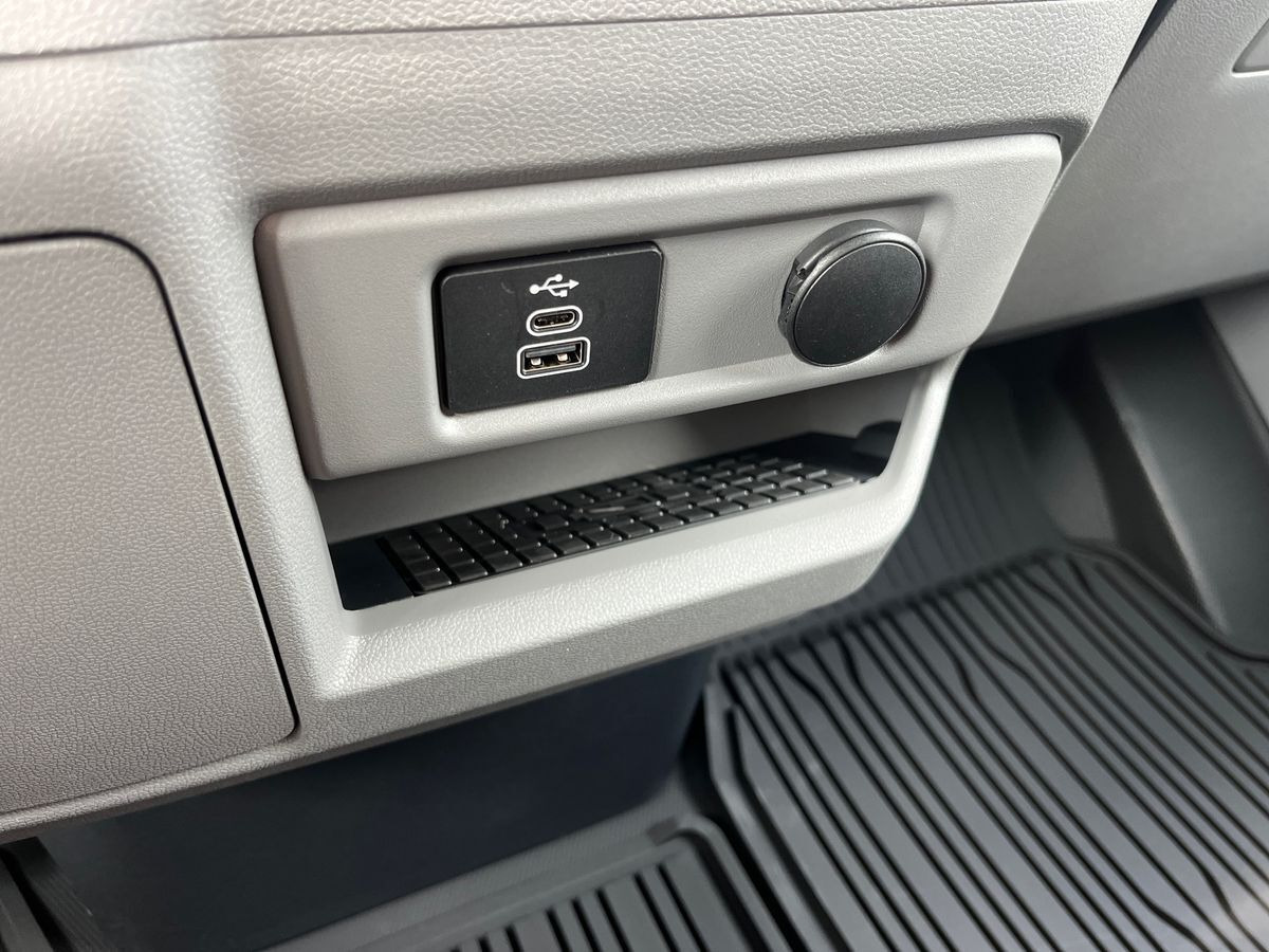 Hvid Ford E-Transit Custom fra 2026