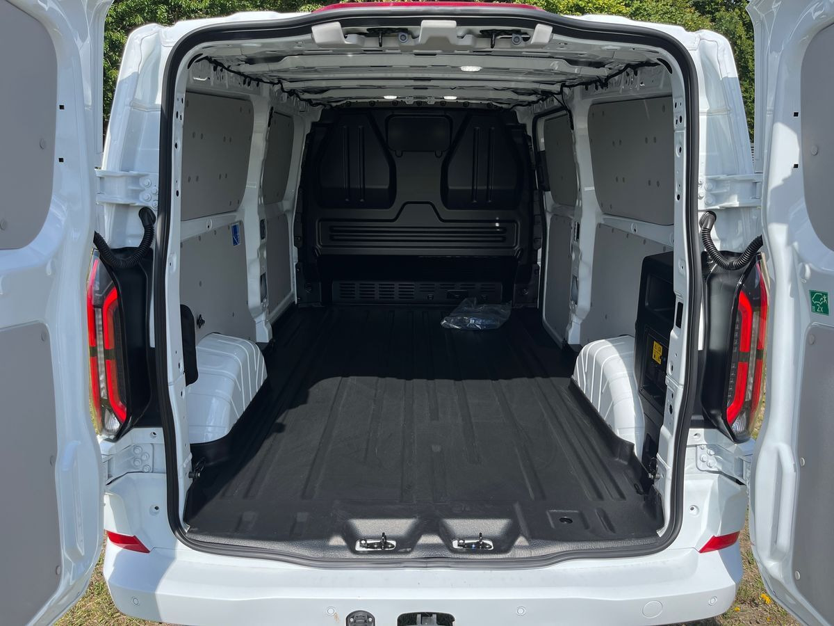 Hvid Ford E-Transit Custom fra 2026