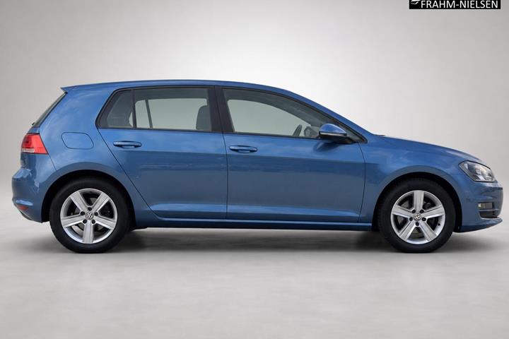 Blå VW Golf fra 2013