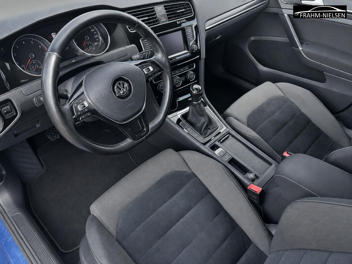 Blå VW Golf fra 2013