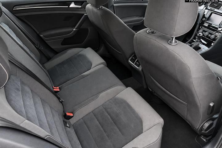 Blå VW Golf fra 2013