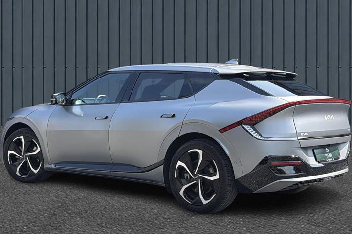 Grå Kia EV6 fra 2024