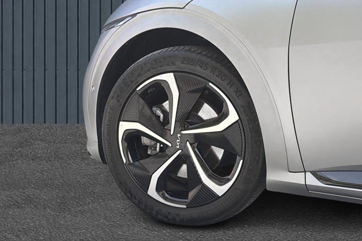 Grå Kia EV6 fra 2024