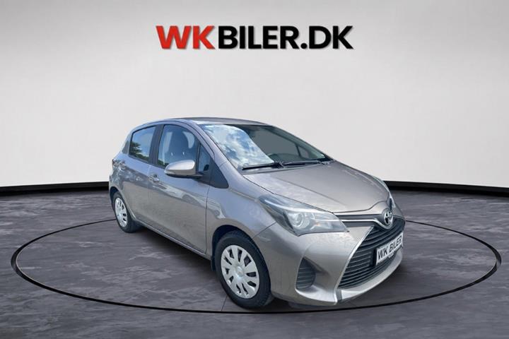Orange Toyota Yaris fra 2015