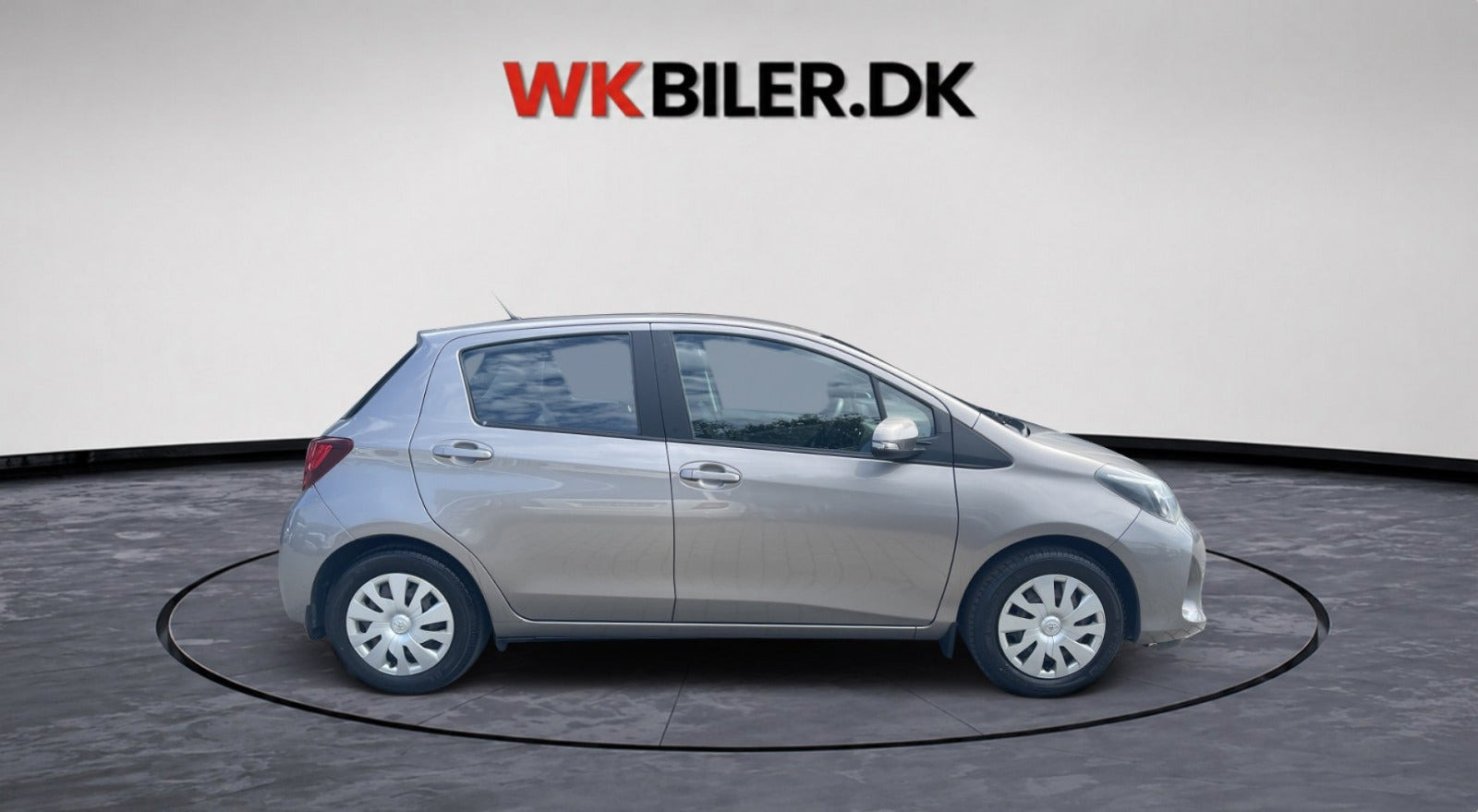 Orange Toyota Yaris fra 2015