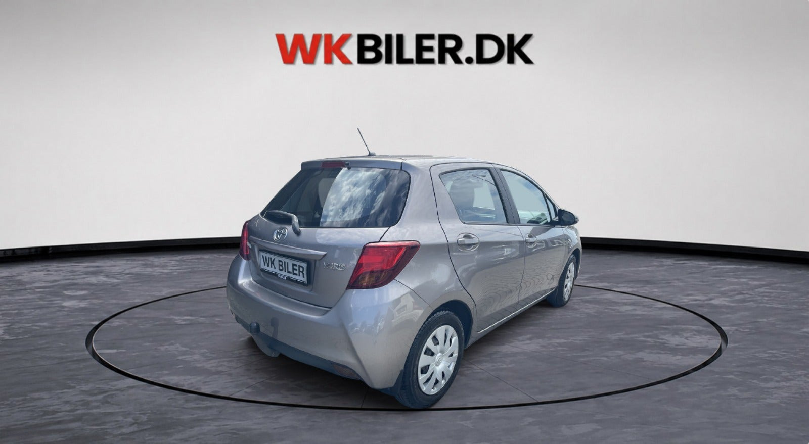 Orange Toyota Yaris fra 2015