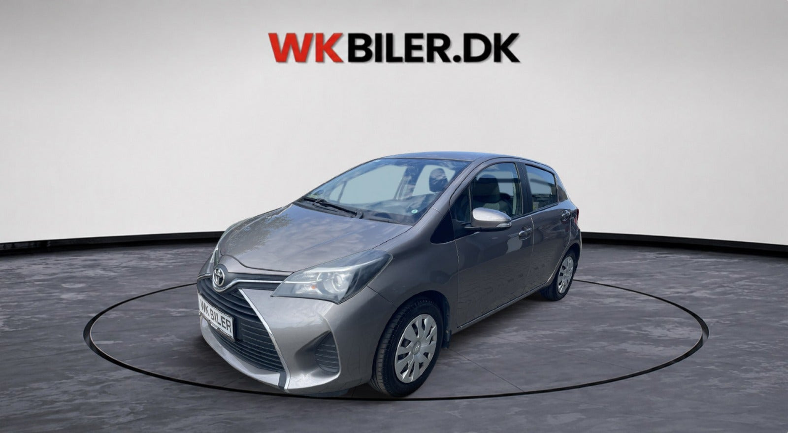 Orange Toyota Yaris fra 2015