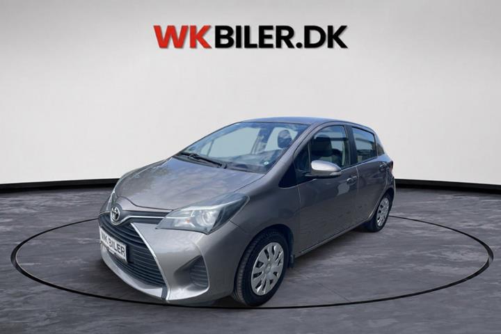 Orange Toyota Yaris fra 2015