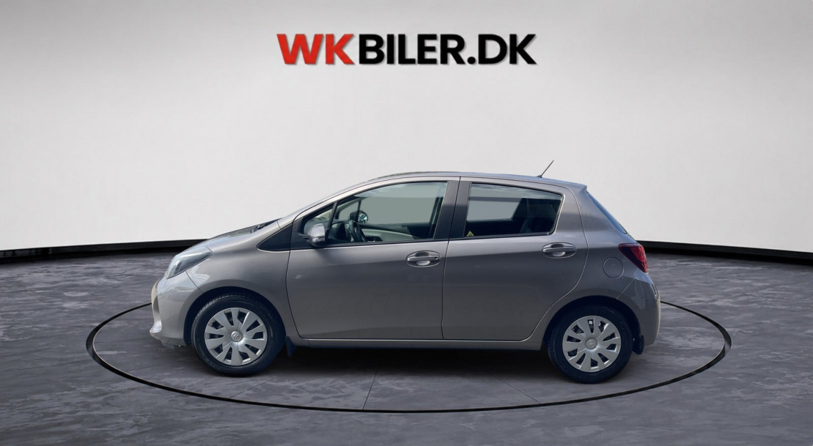 Orange Toyota Yaris fra 2015