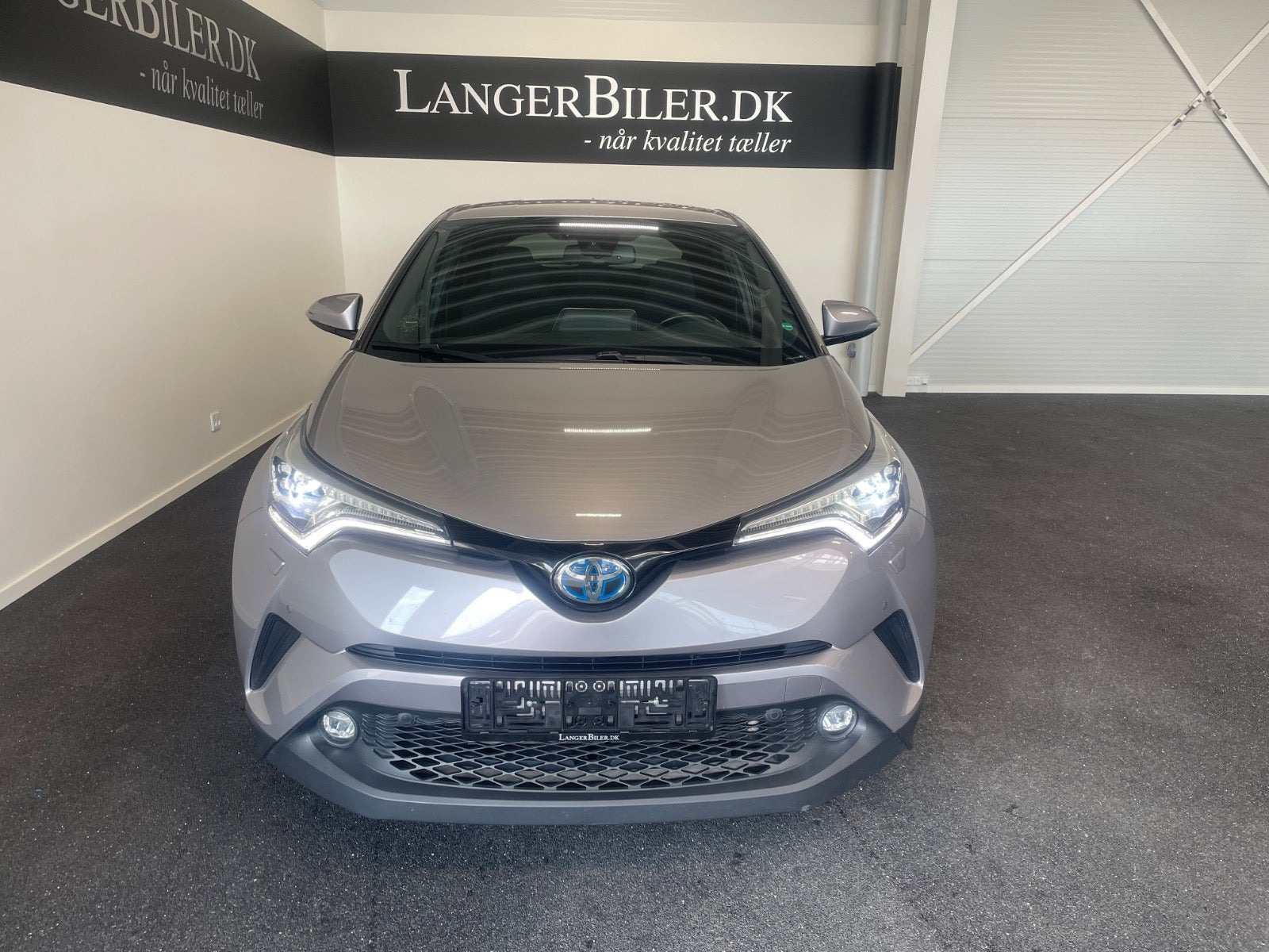 Sølv Toyota C-HR fra 2017