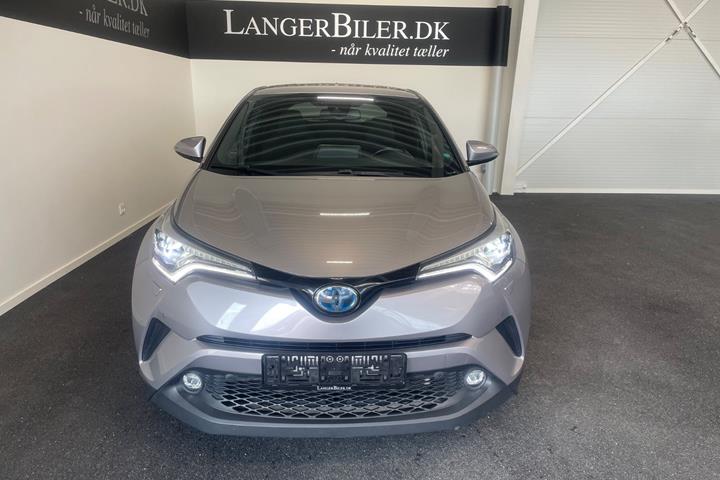 Sølv Toyota C-HR fra 2017