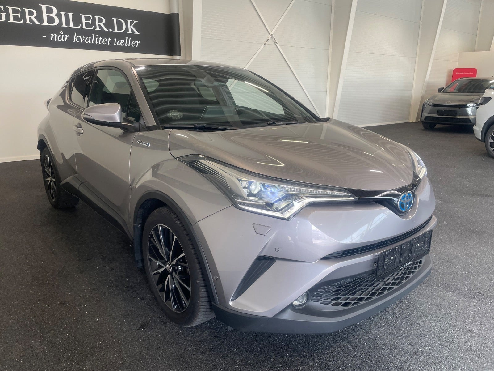 Sølv Toyota C-HR fra 2017