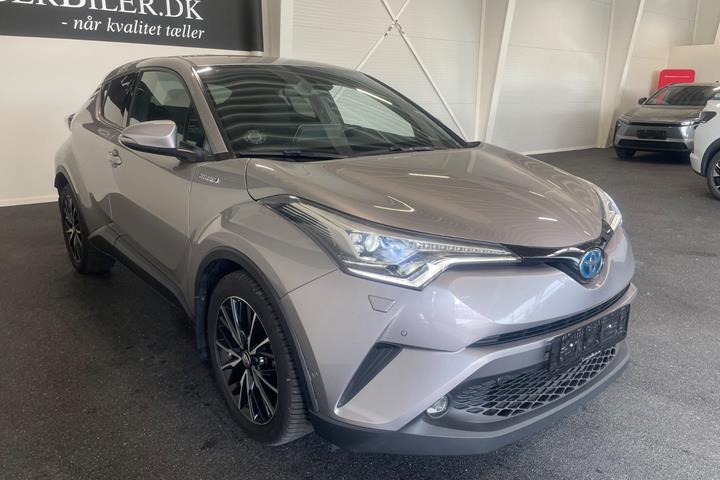Sølv Toyota C-HR fra 2017