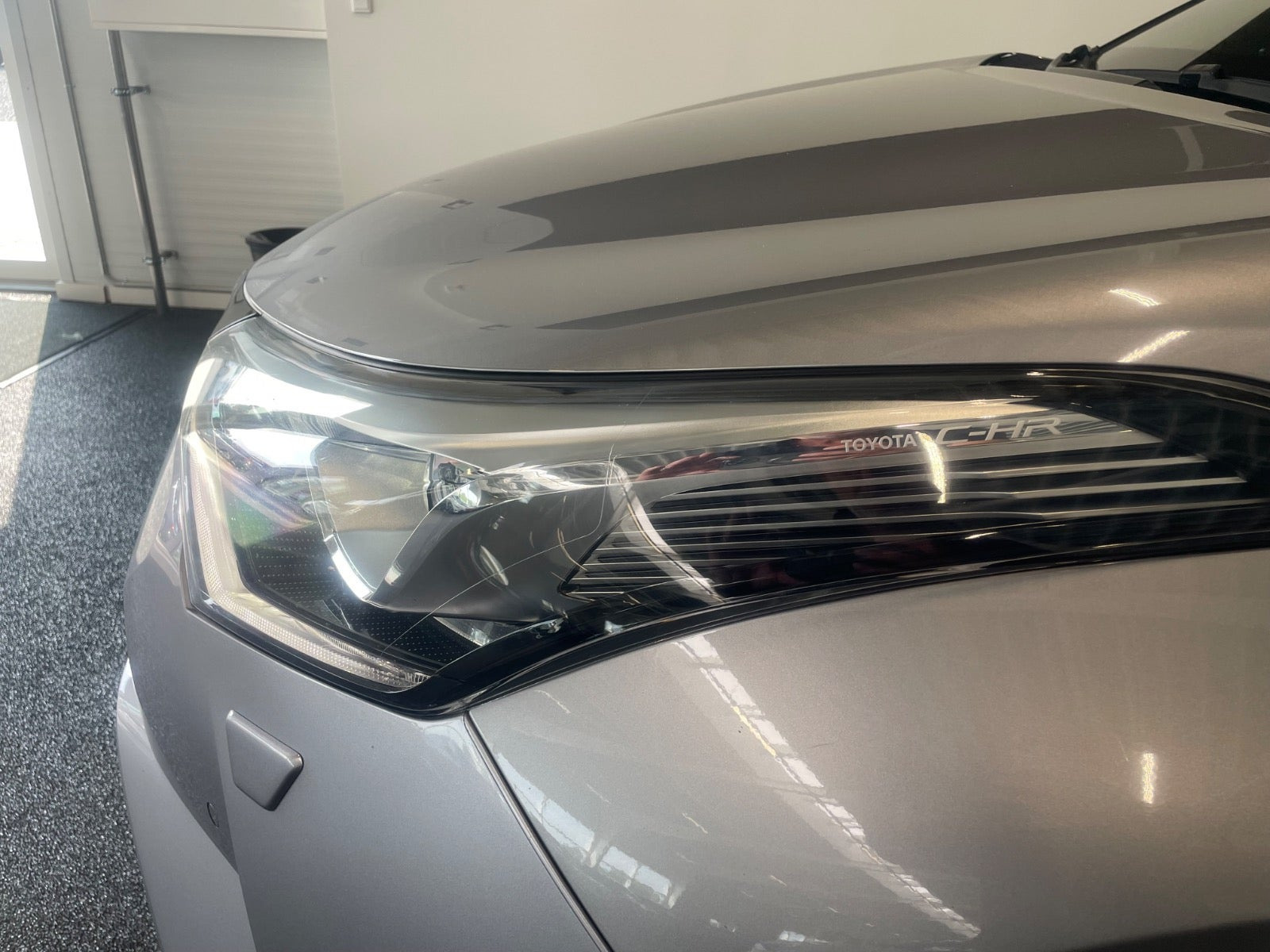 Sølv Toyota C-HR fra 2017
