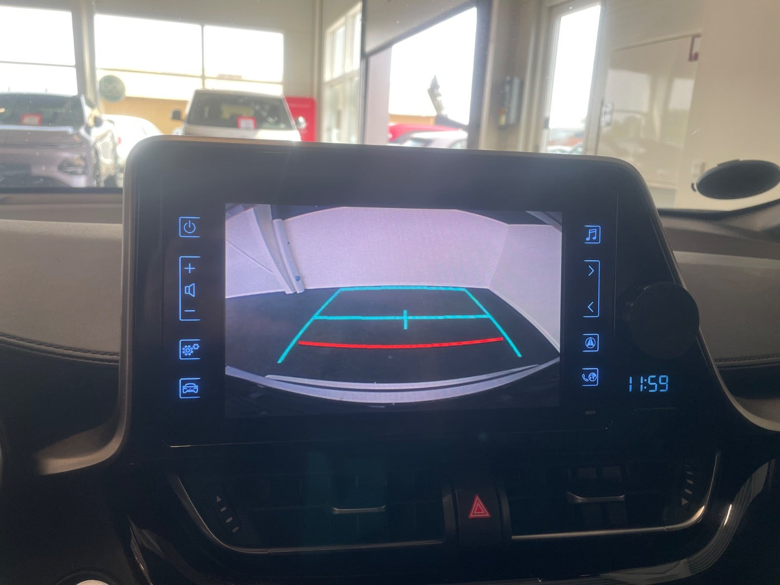 Sølv Toyota C-HR fra 2017