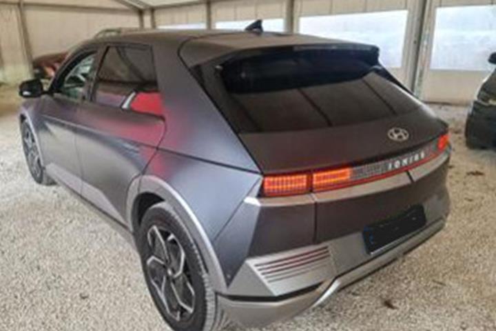 Grå Hyundai Ioniq 5 fra 2024