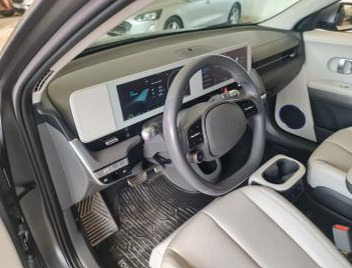 Grå Hyundai Ioniq 5 fra 2024