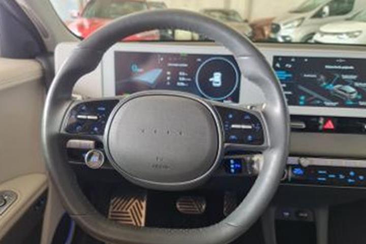 Grå Hyundai Ioniq 5 fra 2024