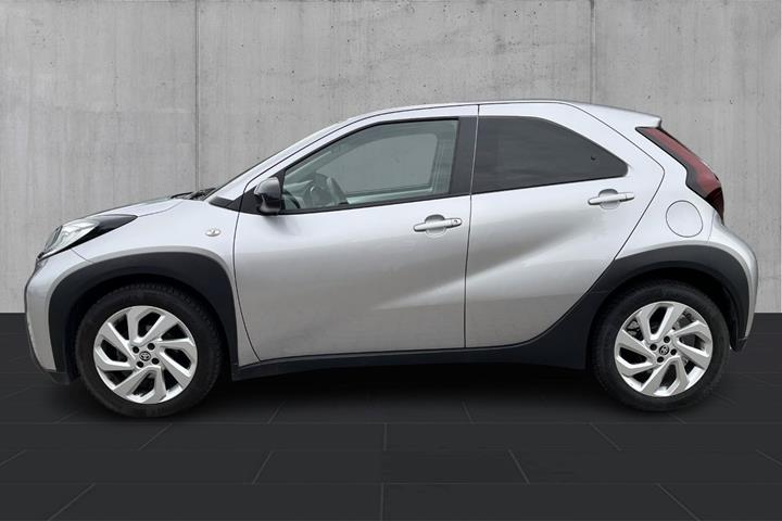 Sølv Toyota Aygo X fra 2022