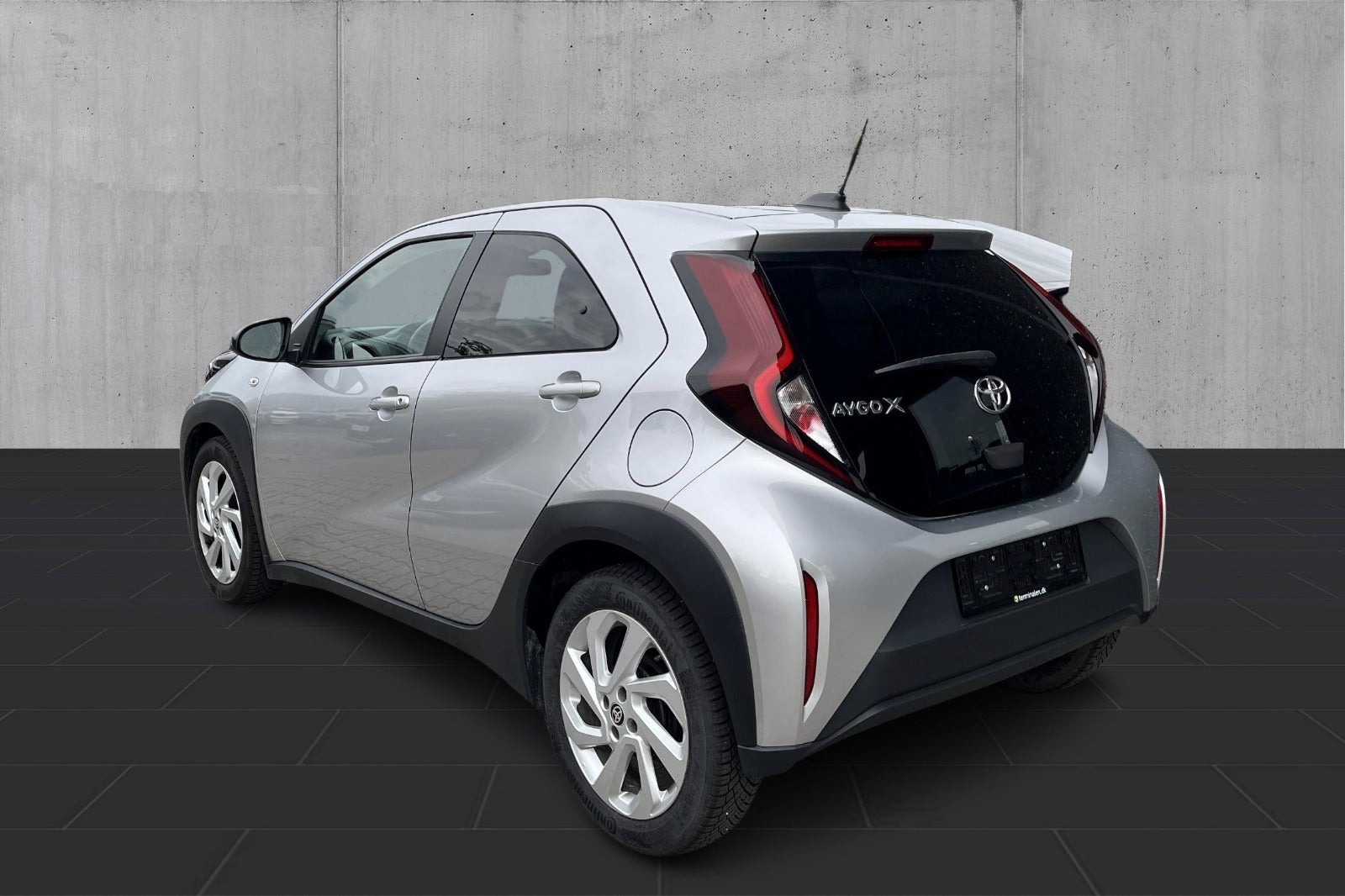 Sølv Toyota Aygo X fra 2022