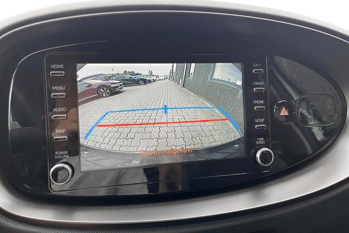 Sølv Toyota Aygo X fra 2022