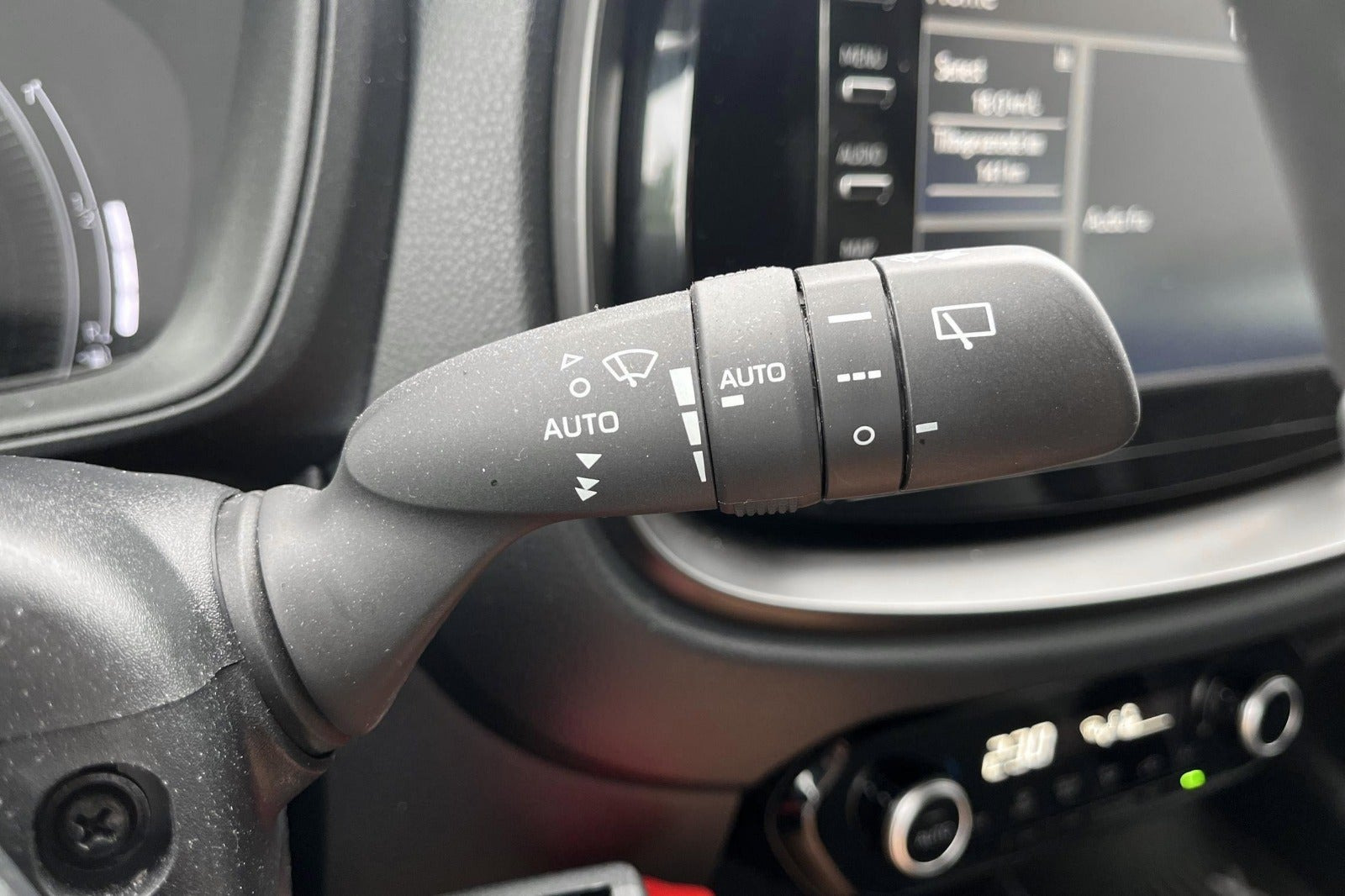 Sølv Toyota Aygo X fra 2022