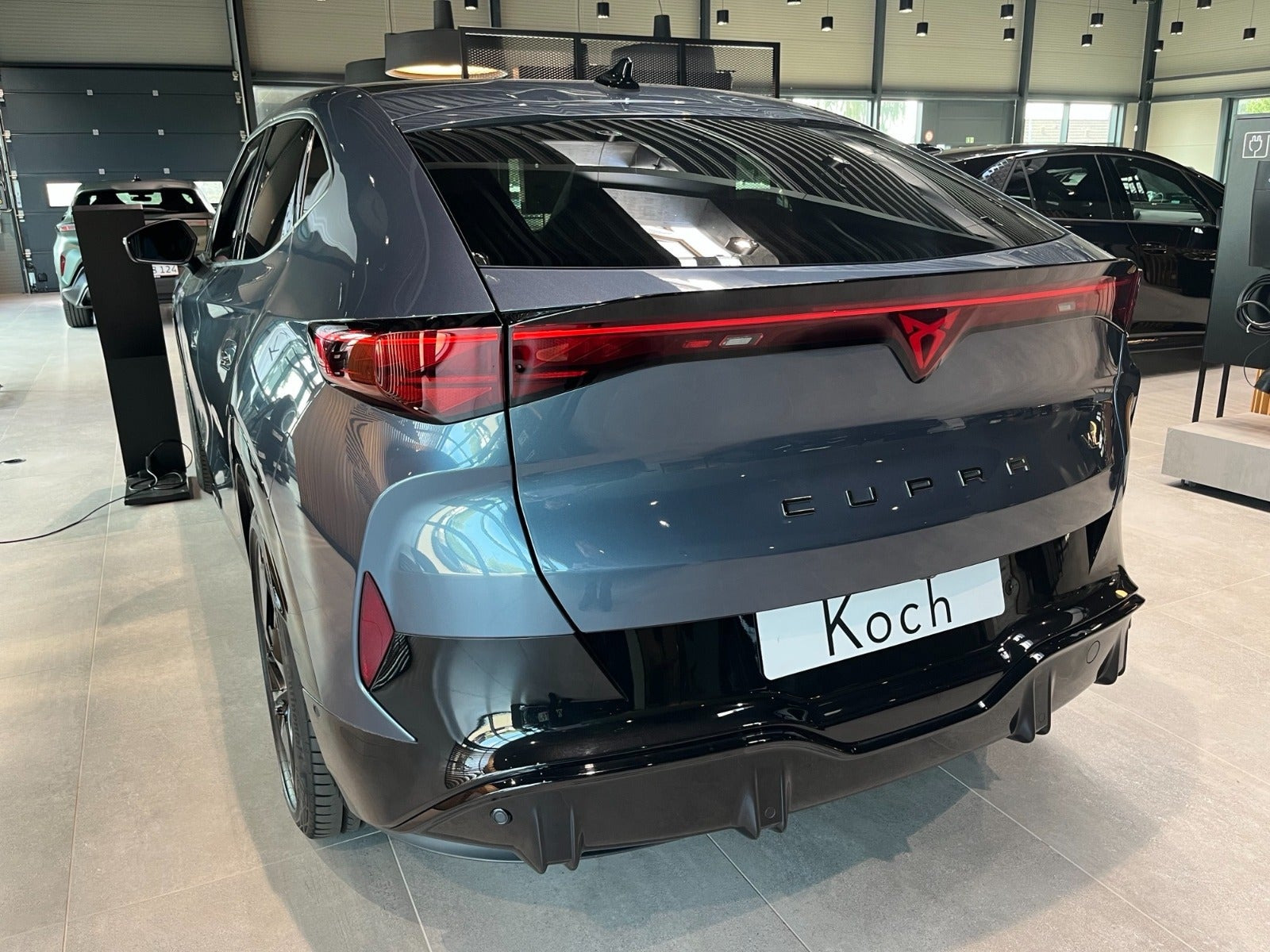 Blå Cupra Tavascan fra 2024