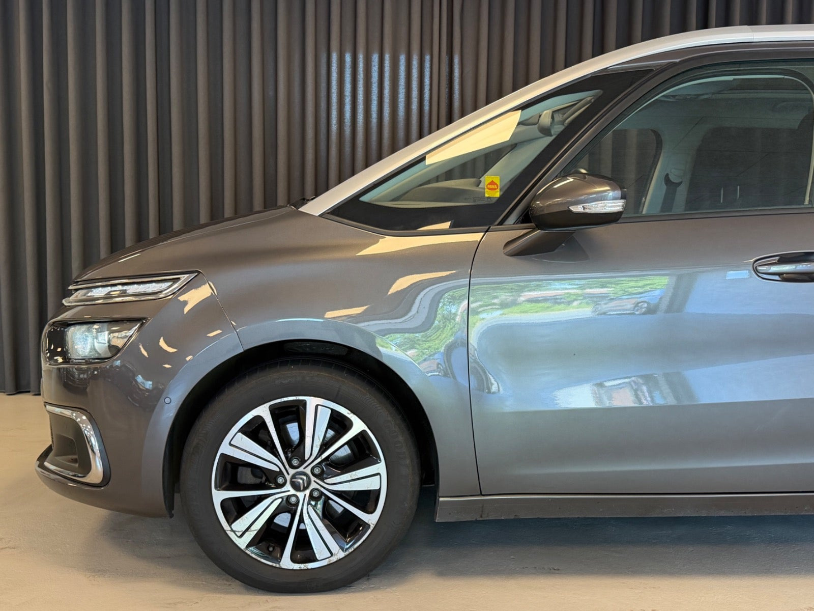 Grå Citroën Grand C4 Picasso fra 2018