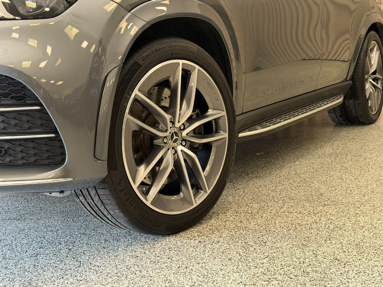 Grå Mercedes GLE350 de fra 2021
