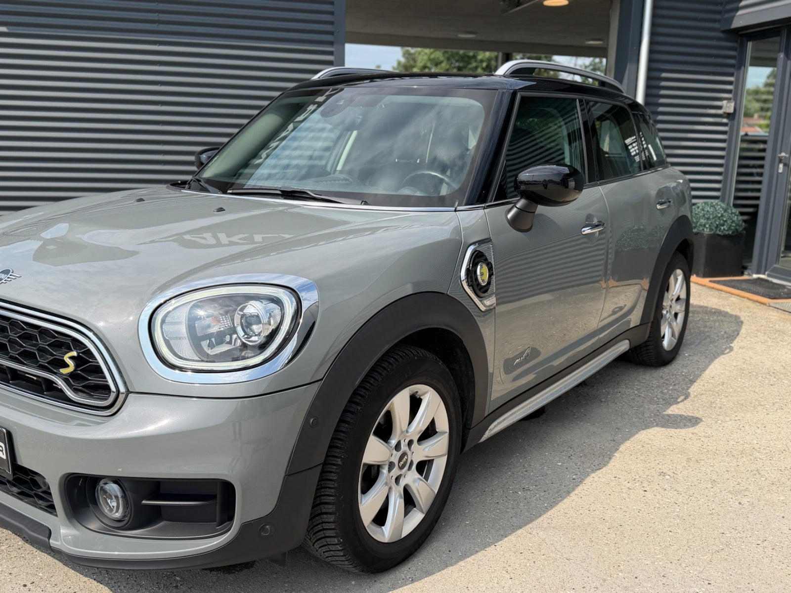 Grå Mini Countryman Cooper SE fra 2020