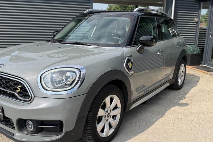 Grå Mini Countryman Cooper SE fra 2020