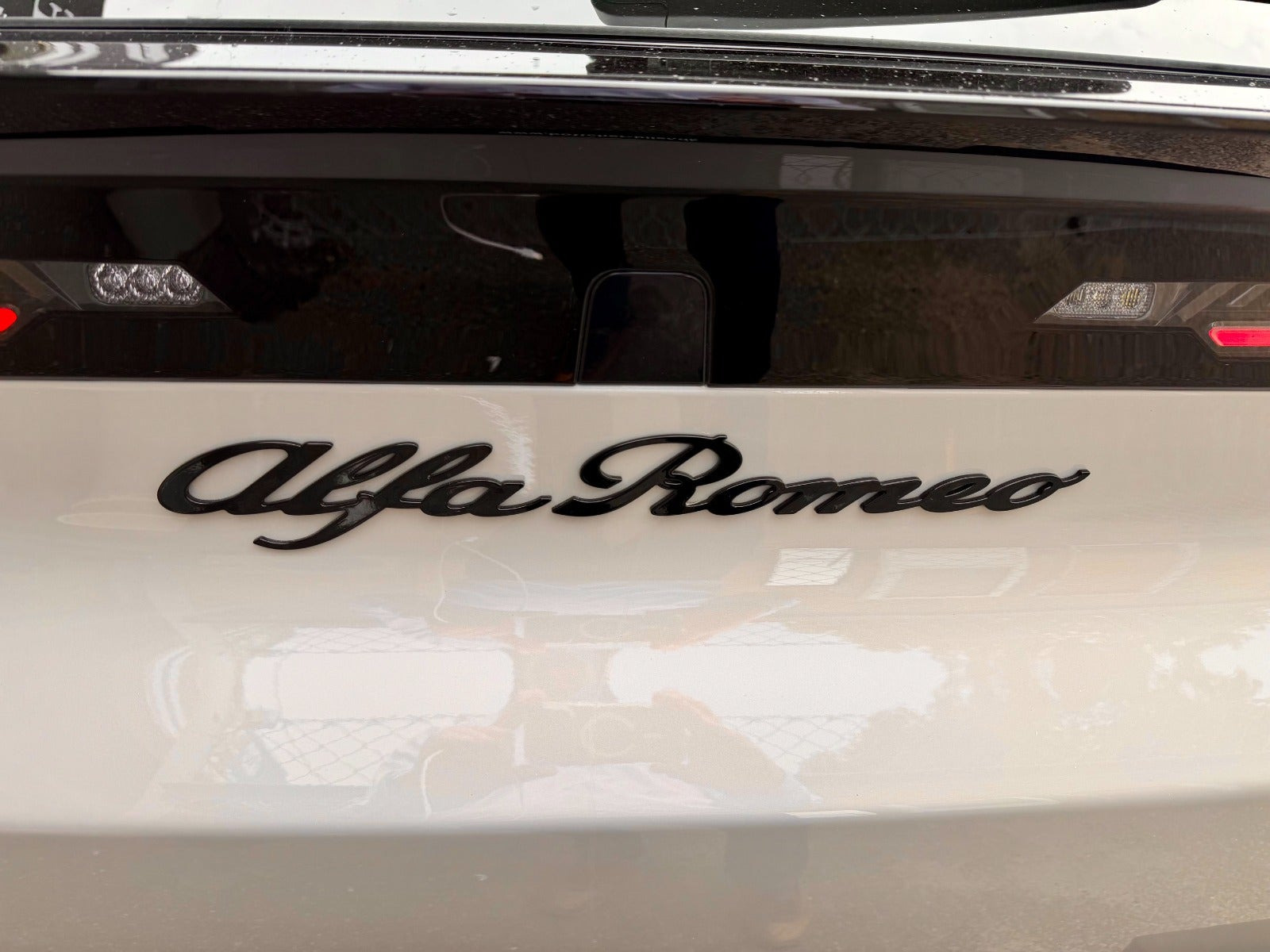 Beige Alfa Romeo Junior fra 2025